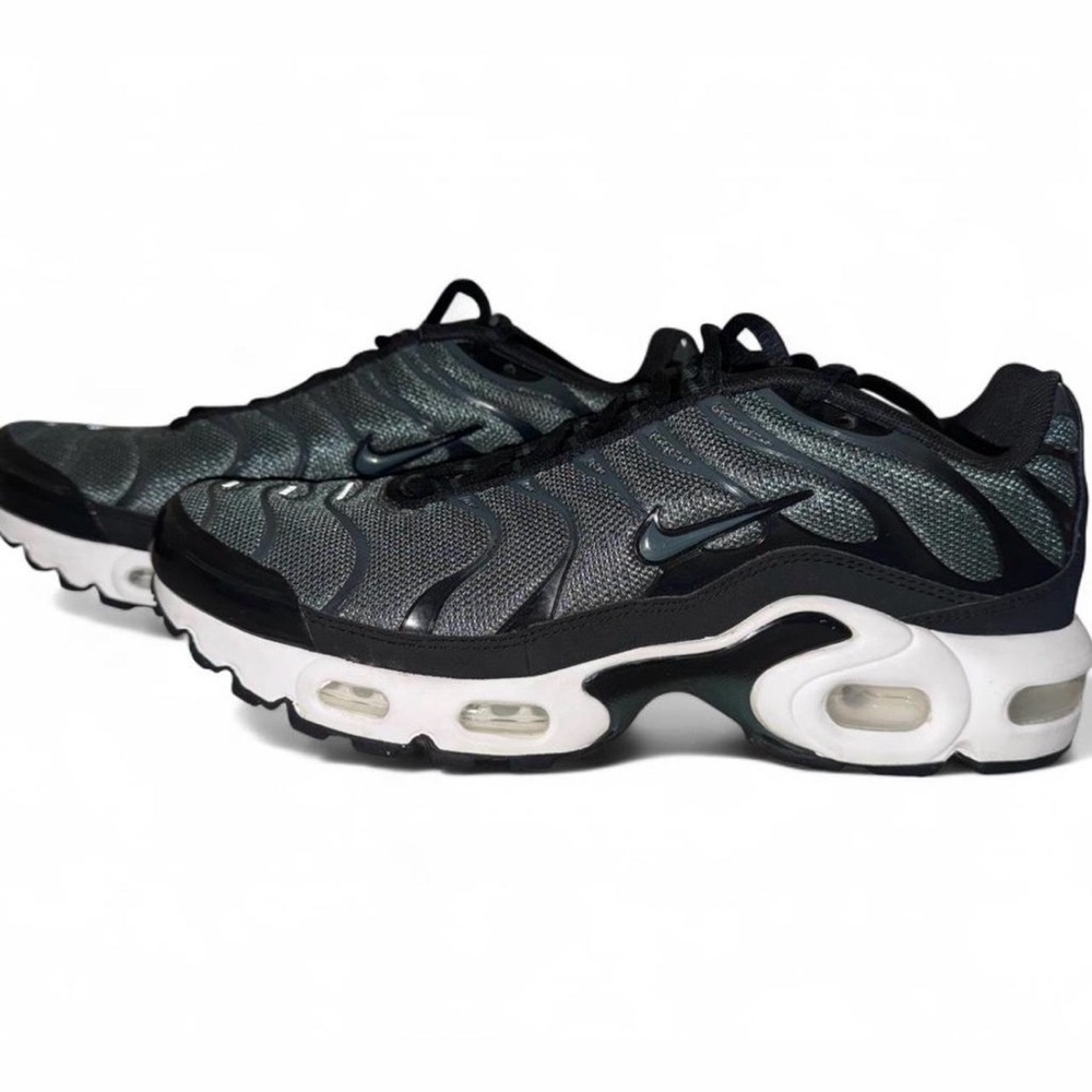 Nike Air Max Plus TN trainers. Size US 7Y
Vintage Green/Black/Hemp/Vintage Green